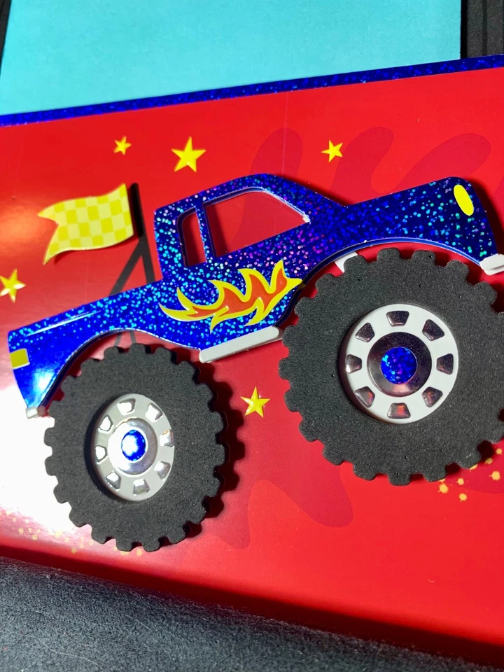 Tarjeta de feliz cumpleaños! ¡Increíble Monster Truck! ¡Que tengas un monstruo de cumpleaños! Foto 3 de 4