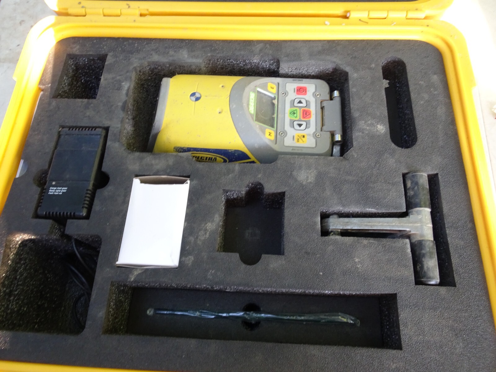 SPECTRA PRECISION DG613G PIPE LASER TRIMBLE GREEN LASER BEAM rechargeable batter