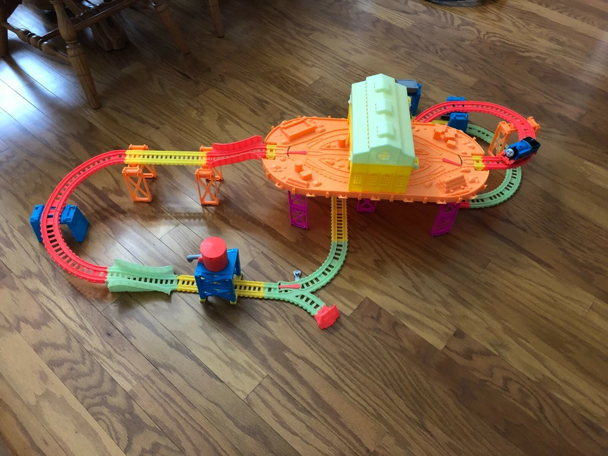 Thomas the train top hyper glow station