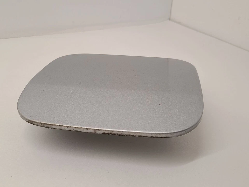 1998-2002 HONDA ACCORD Fuel Filler Door Silver 63910S84A00ZZ  - Изображение 2 из 4