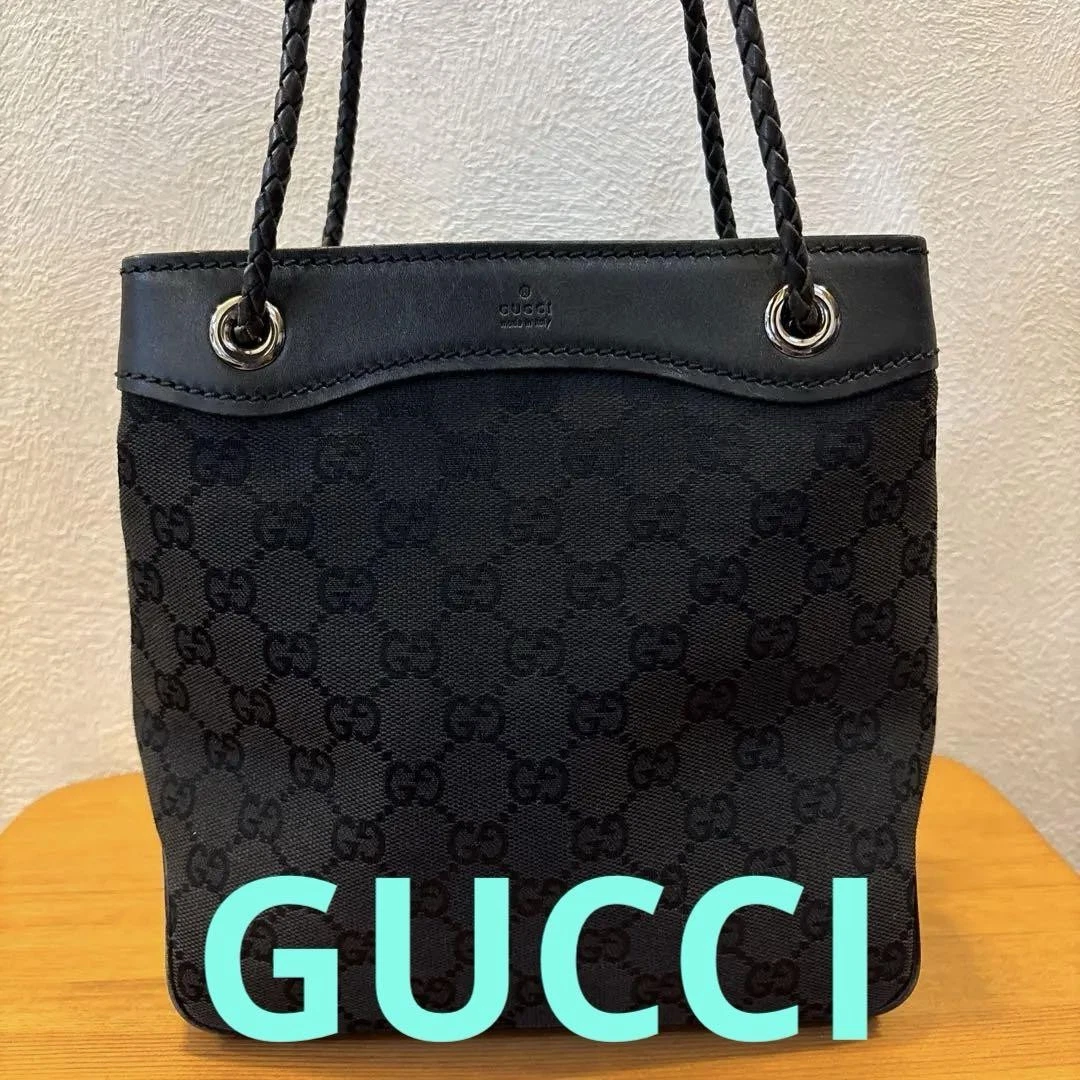 Sac GUCCI noir quincaillerie argentée toile Gg