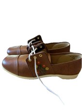 Tan Brunswick Women s 7 1/2 Bowling Shoes 1970s Vintage Nib Floral Detail