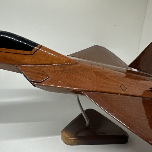 F-22 Raptor Fighter Jet scrivania in legno modello USAF mogano legno air force lettura - Foto 3 di 22