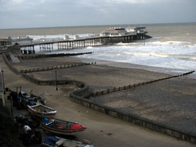 Photo 6x4 Big waves are still coming in Cromer/TG2142 ... but the worst  c2007