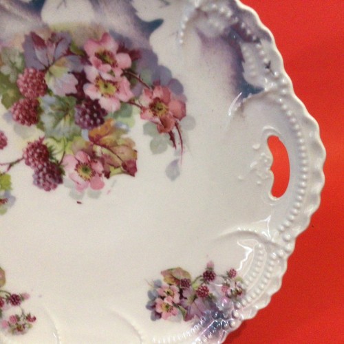 ANTIQUE CAKE PLATE LEUCHTENBURG GERMANY LAVENDER RASBERY PATTERN 9 5/8" - Picture 4 of 7