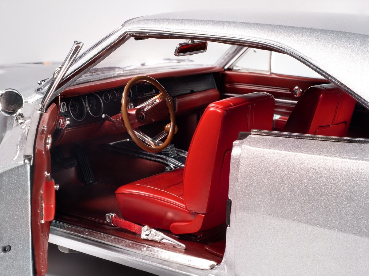 1:18 AUTO WORLD 1966 Dodge Chargeur Hardtop Mcacn GG1 Vert Sombre EUR 129,43 - FR