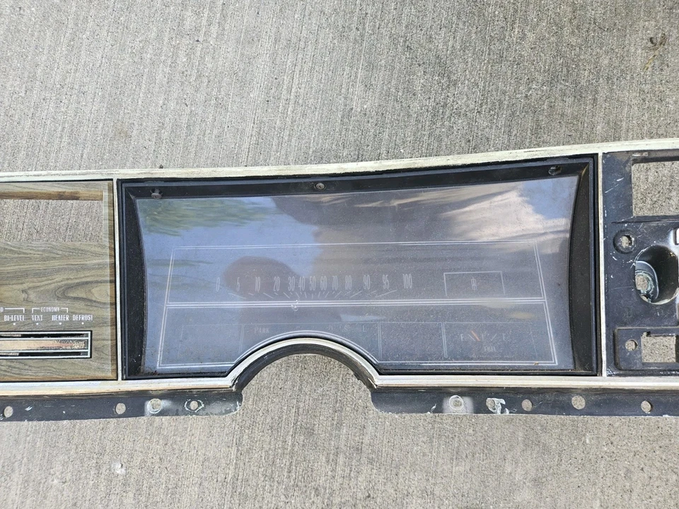 Oldsmobile Delta 88 98 1974 1975 1976 y tablero Toronado velocímetro bisel OEM GM Foto 3 de 4