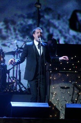 Brandon FLOWERS and KILLERS Brandon Flowers performing at 2007 Bri- Old Photo 1