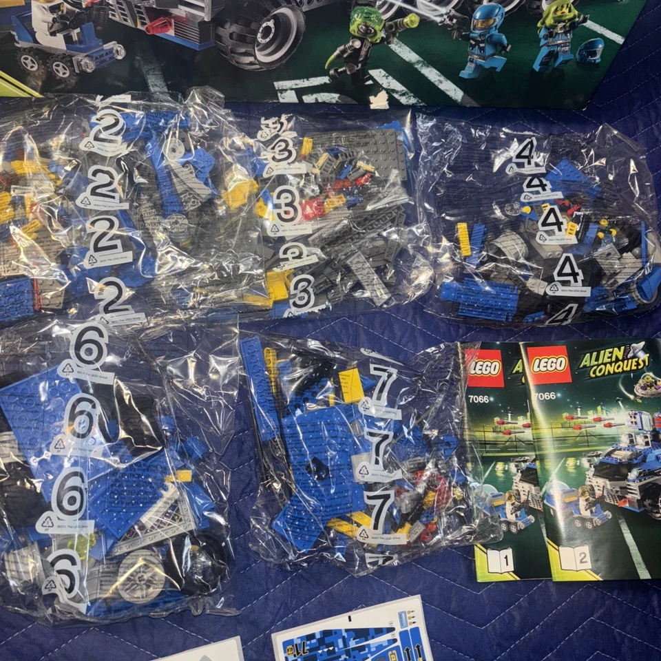 Lego Alien Conquest EARTH DEFENSE HQ Conjunto 7066 Alien Clinger Trooper Minifiguras Novo - Imagem 3 de 4