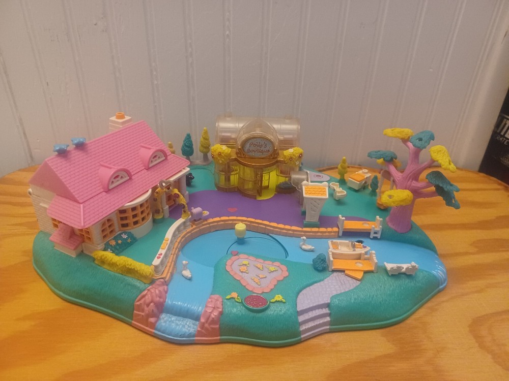 Polly Pocket Polly’s Magical Movin’ Pollyville Boutique Playset 1996 No Figs Vtg