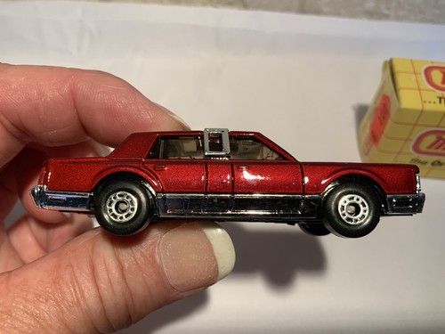 Matchbox Lincoln Town Car - MB43 Red - Picture 5 of 9