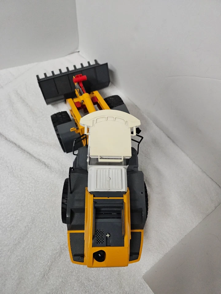 Bruder 02430 Liebherr Articulated Road Loader L 574 Toy Vehicle - Image 4 of 4