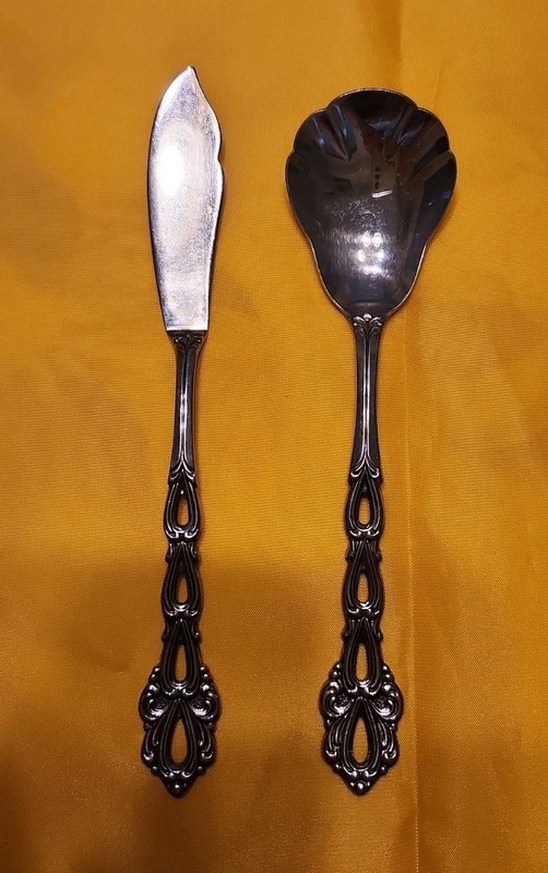 Oneida Community  Stainless CHANDELIER Sugar Spoon & Butter Knife Set - Used