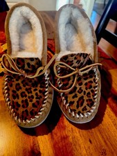Minnetonka Suede Leather Animal Printed Slippers Size 7