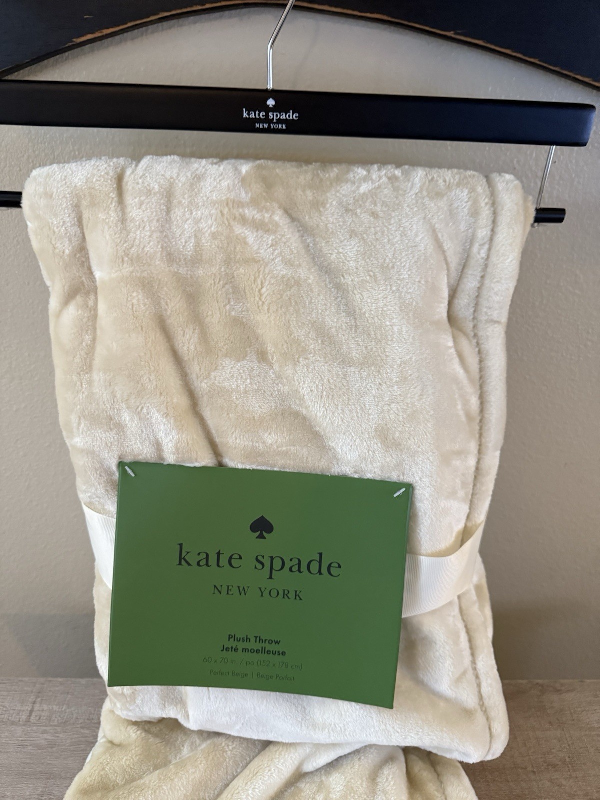 Kate Spade Plush Fleece Throw in Beige Color - 60” X 70” Brand New thumbnail 2
