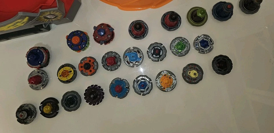 Beyblade Metal Sammlung + Arenen Hasbro  Guter Zustand - Bild 4 von 4