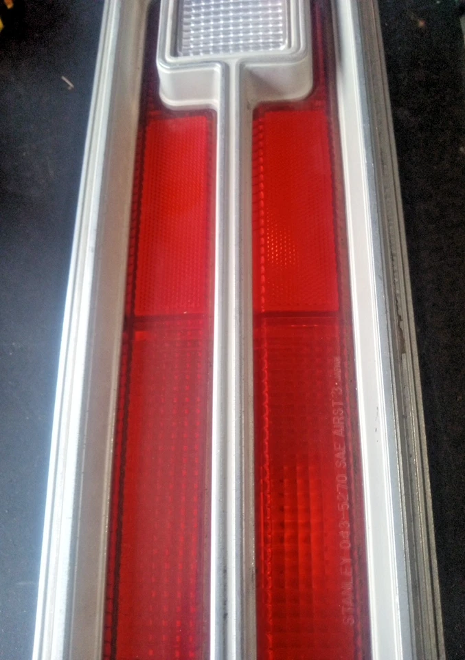 Luz trasera sedán para 74 COLT LOC-201DG Foto 3 de 4