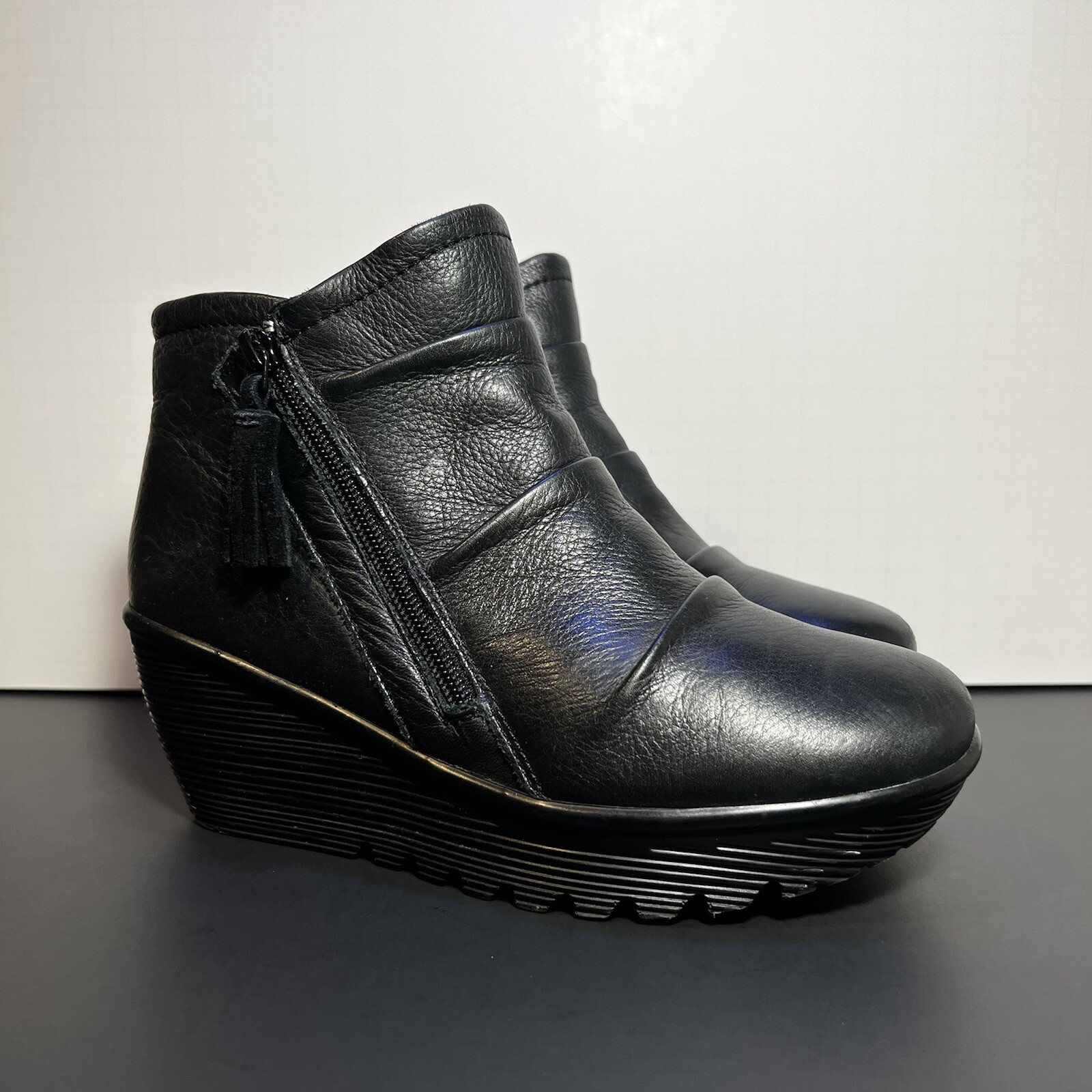 skechers parallel double trouble wedge bootie