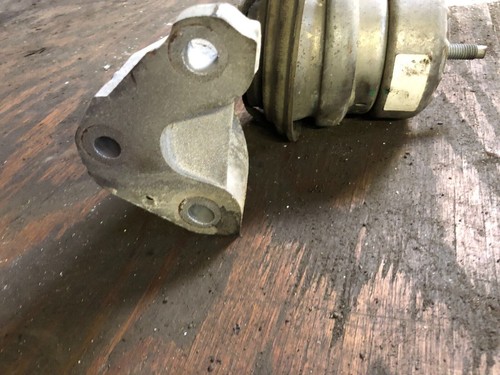 JAGUAR XF X250 3.0 ENGINE MOUNT & BRACKET-PASSENGER LEFT N/S - Picture 2 of 4
