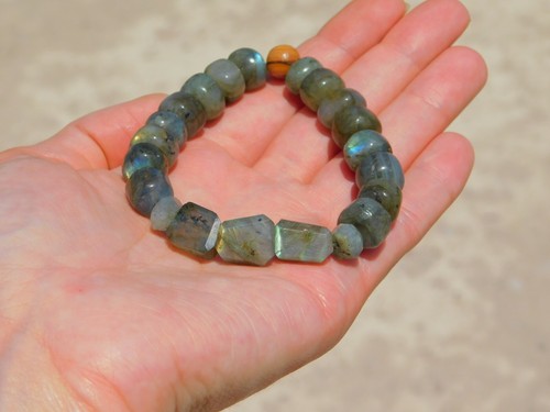 Labradorite Stretch Bracelet Stone of Magic Size 7.25 in High Quality Gemstone - Picture 5 of 11