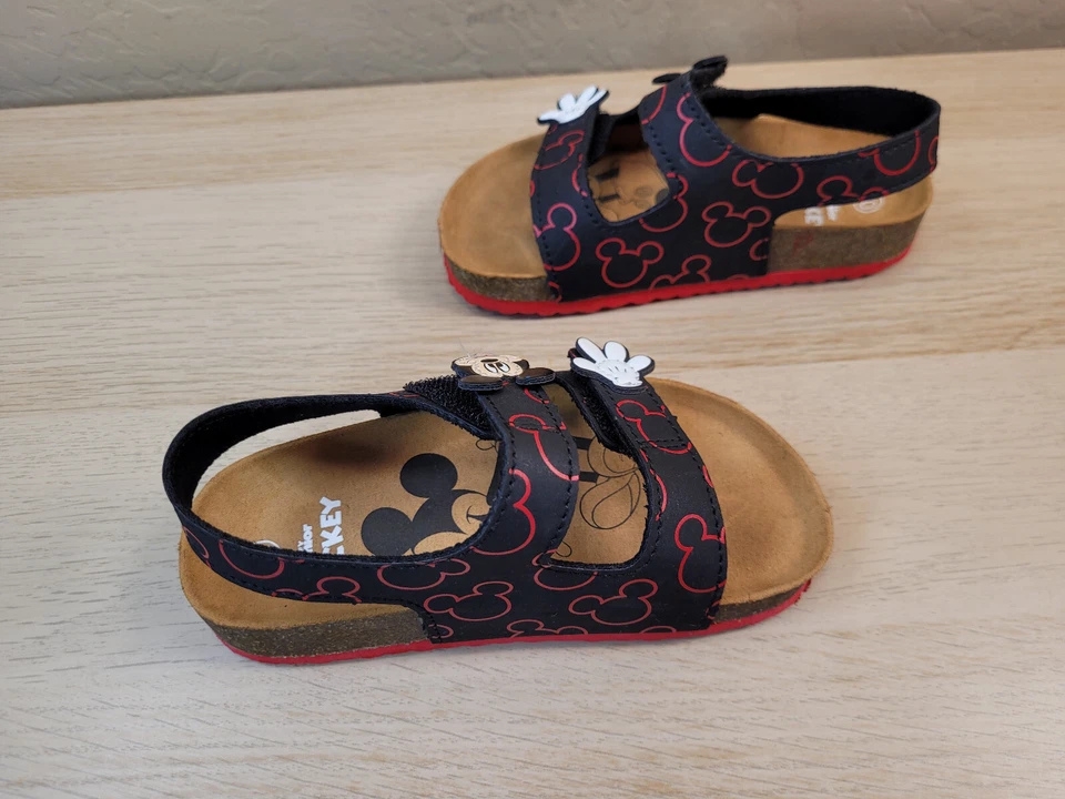 Sandálias Crocs Disney Mickey Mouse infantil tamanho 10 preto tamancos de caminhada em excelente estado usado - Imagem 2 de 4