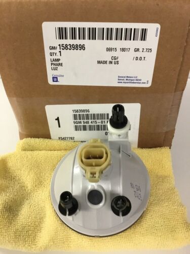 NEW OEM GM Fog Light 15839896 Chevrolet GMC FACTORY - Picture 2 of 2