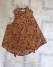 ASTR the Label Gold Round Neck Back Cutout Pussy Cat Bow Sleeveless Medium Top