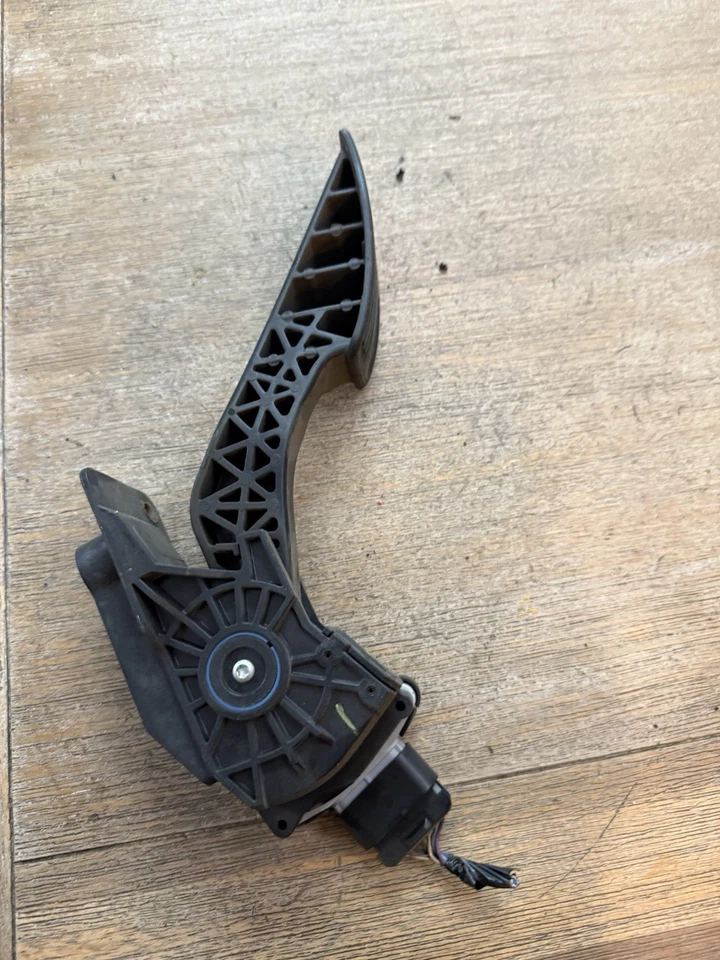 Conjunto de pedal acelerador Chevrolet Impala 2011-2016 22742315 OEM Foto 3 de 4