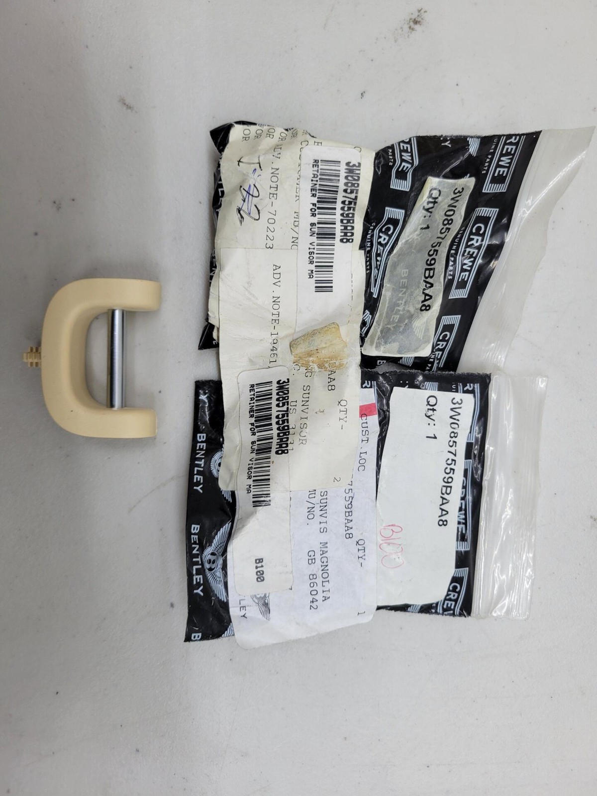 Rolls Royce / Bentley RETAINER FOR SUN VISOR MAGNOLIA 3W0857559BAA8