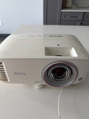 BenQ TH671ST Short Throw 1080p Projector (BRAND NEW LAMP) 1 hour On It