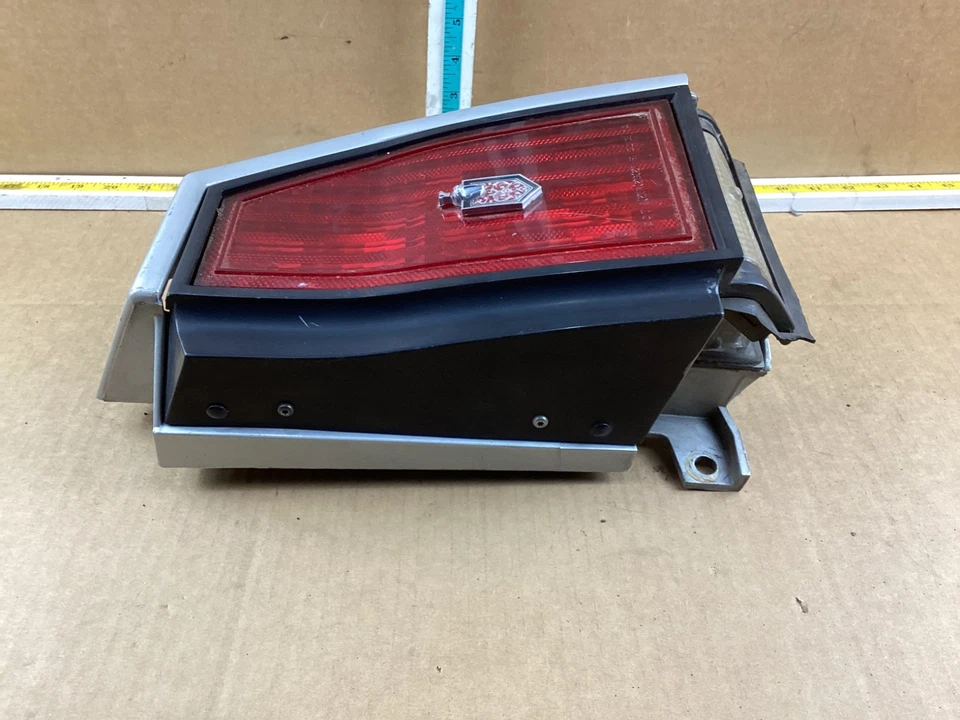 Conjunto de luces traseras para pasajero derecho Chevrolet Monte Carlo 1981-1986 5971996 OEM Foto 4 de 4