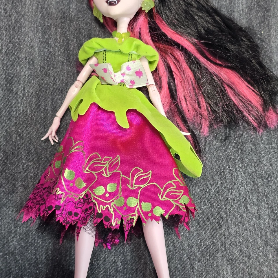 SNOW BITE DRACULAURA Monster High Scarily Ever After Completo Mattel Foto 4 de 4