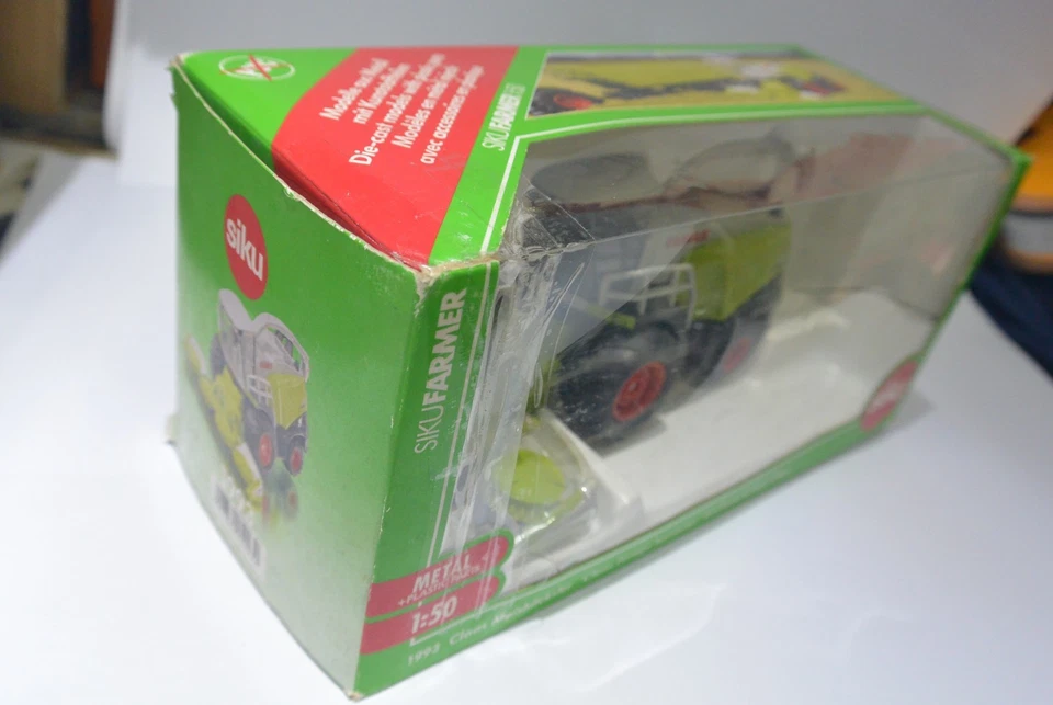 Siku 1:50 DieCast car Claas Jaguar 950 Forage Harvester With Orbis # 1993 - Image 3 of 4