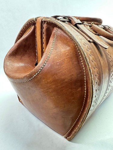 Vintage Western Southwest Rodeo Yellowstone Hand Tooled Leather Bag Hard Duffel - Picture 4 of 22