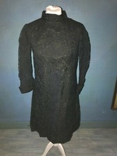 Petite robe noire vintage en dentelle