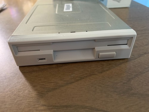 Sony MP-F17W-5PF 3.5" Internal Floppy Drive White Face Good Pull. - Afbeelding 2 van 4