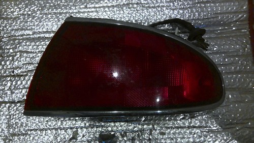 Conjunto de luz trasera derecha BUICK CENTURY 97 98 99 00 01 02 03 04 05 16523314 - Imagen 1 de 5