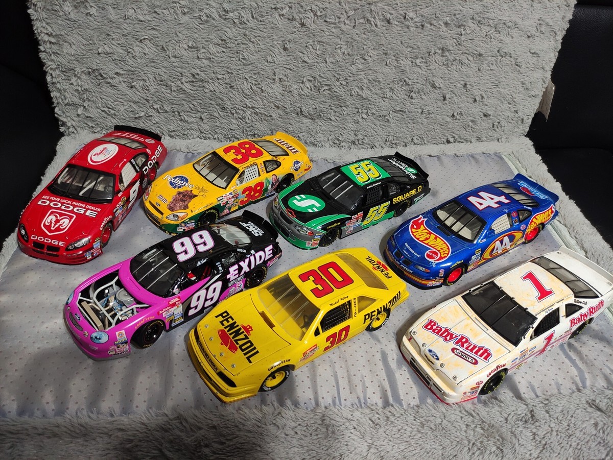 ミニカー SCALE STOCK CAR 1/24 Buick Lesabre Stock Car Carolina Kid Number 24 Diecast Race
