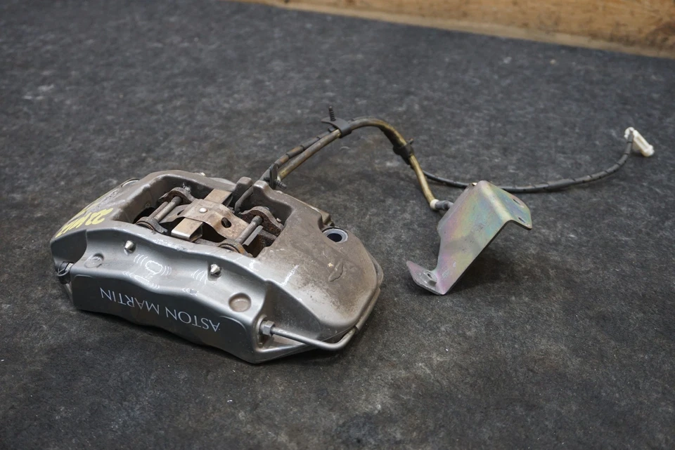 Conjunto de pinça de freio traseira direita OEM 7G43-2C464-EA Aston Martin Db9 2004-2012 - Imagem 2 de 4