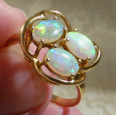 18ct Gold Ring Opal Trilogy 4.5 gram UK Hallmark Assay Sheffield Size S Boxed