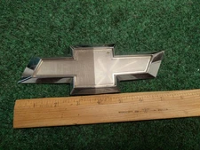 CHEVROLET TRAVERSE REAR TAILGATE LIFTGATE LOGO EMBLEM 2009-2012 GM 22744700 3S4