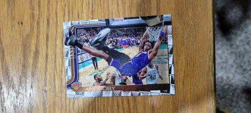 OG Anunoby [Gold Rainbow] #15 2025 Topps card