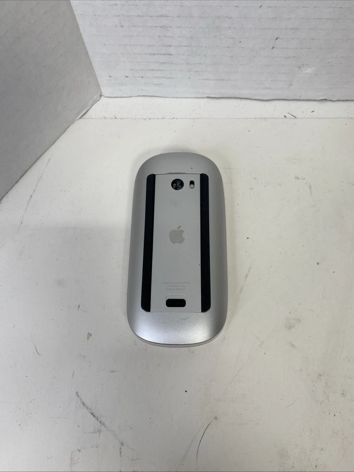 Apple A1314 Bluetooth Keyboard and A1296 Mouse Tested - Image 2 of 3