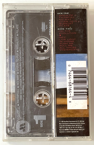 Pearl Jam - Yield - Cassette Tape W/  Original Booklet - Picture 2 of 5