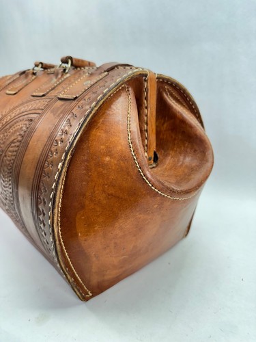 Vintage Western Southwest Rodeo Yellowstone Hand Tooled Leather Bag Hard Duffel - Picture 3 of 22