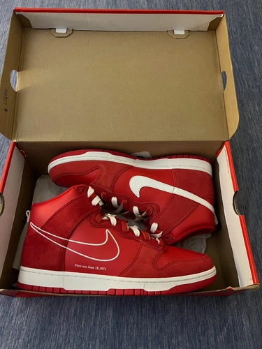 Size 12 - Nike Dunk SE High First Use Pack - University Red