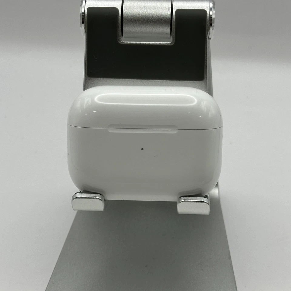 Apple AirPods Pro (2nd Gen.) USB-C White - Very Good Condition w/ Charger