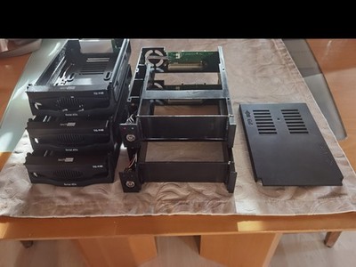@@ TECHSOLO TC-Y40 Hdd Wechselrahmen für 2,5''/ 3,5'' SATA in 5,25''@@SIEHE BILD!!!