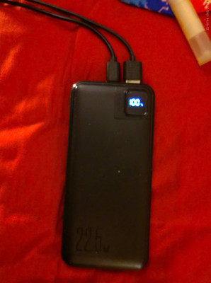 UNBRANDED / EXTERNAL POWER BANK / 22.5W / 10,000 mAh BATTERY /2 USB CORDS /WORKS