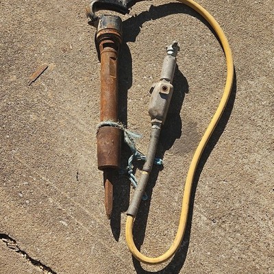 Pneumatic Demolition Hammer with Chisel Attachment and Air Hose